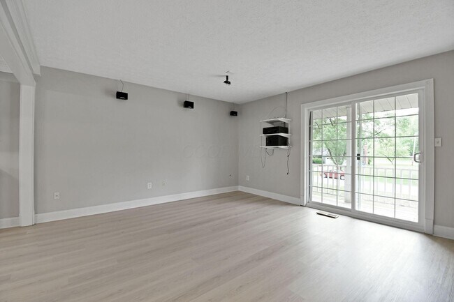 Building Photo - 5978 Alice Dr