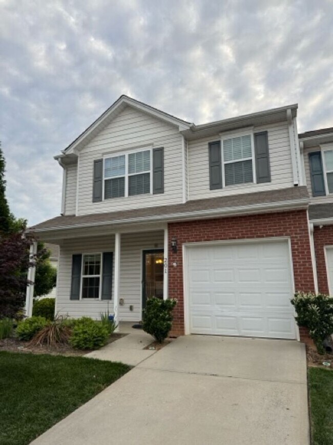 Building Photo - 3 Bedroom Townhouse with a Loft Area and a...