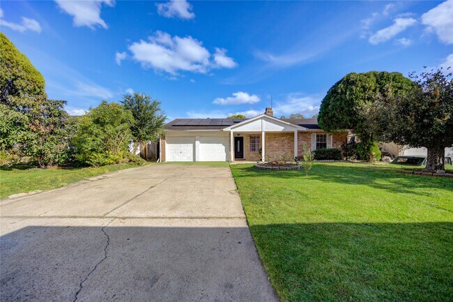 Building Photo - 6227 S Pinesap Dr