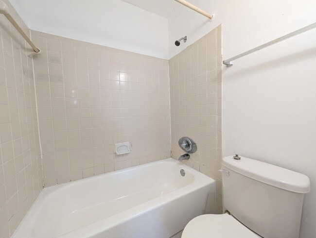 Building Photo - Charming 1 Bedroom / 1 Bathroom Condo – Pompano Beach