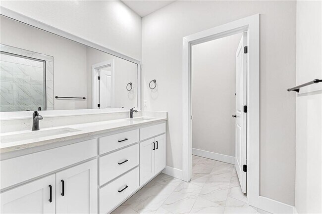 Building Photo - 1841 Utopia St