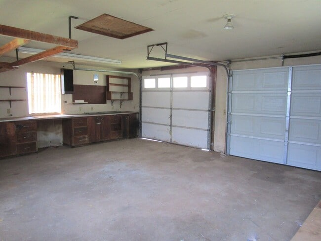 Building Photo - Covered Parking for 3 vehicles!