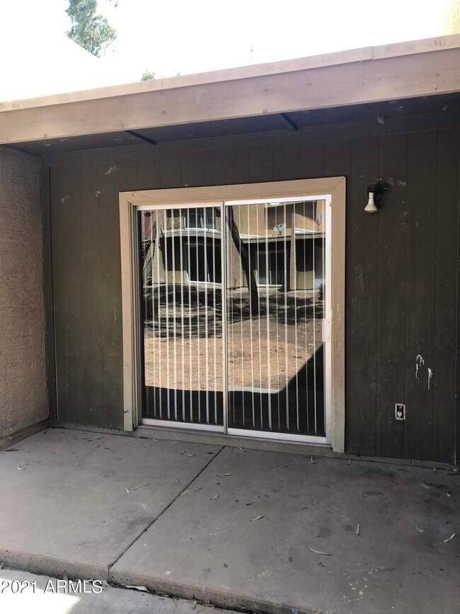Building Photo - 2808 E Le Marche Ave
