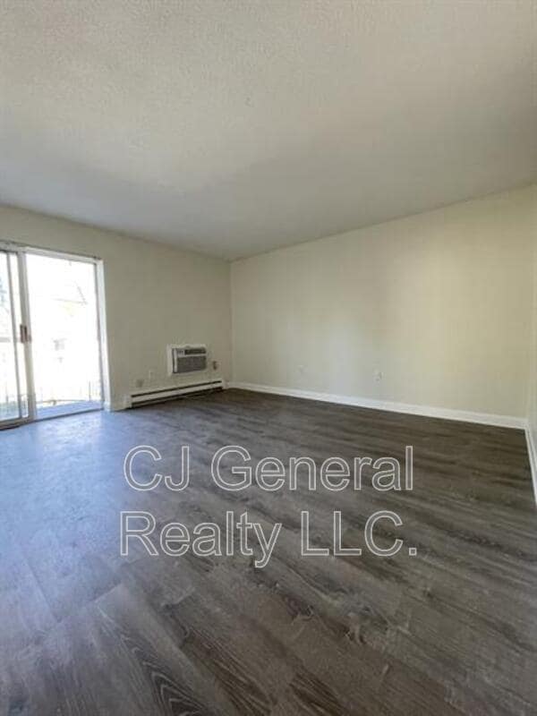 Building Photo - 106 Broad St