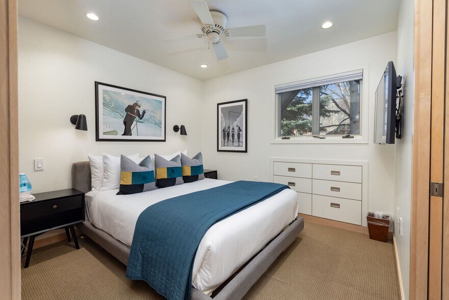 Building Photo - 835 E Durant Ave