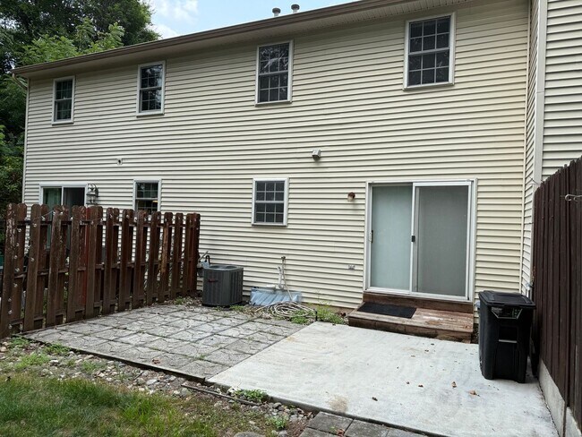 Building Photo - 809 Rockwood Dr