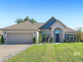 Building Photo - 335 Thornhill Cir