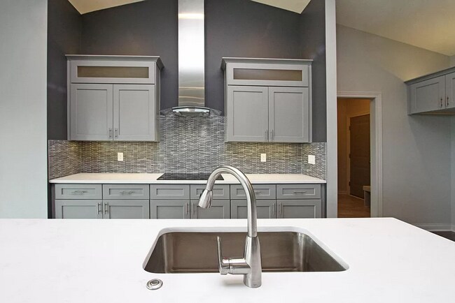 Building Photo - Beautiful 5 Bed/3 Bath House Available February 1st, 2026!