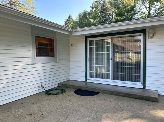 Building Photo - 856 Brickley Dr