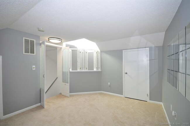 Building Photo - 37 Newberry Ln