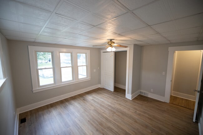 Building Photo - 214 Duffern Dr