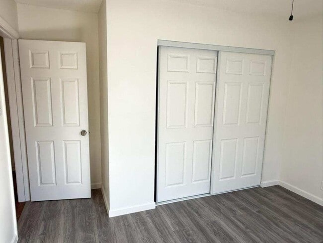 Building Photo - 2627 East 4th St