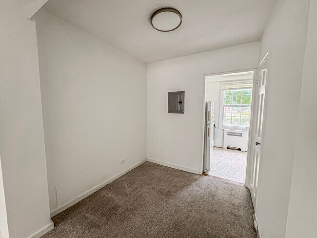 Building Photo - Charming 1 Bed 1 Bath Condo In Arlington Oaks