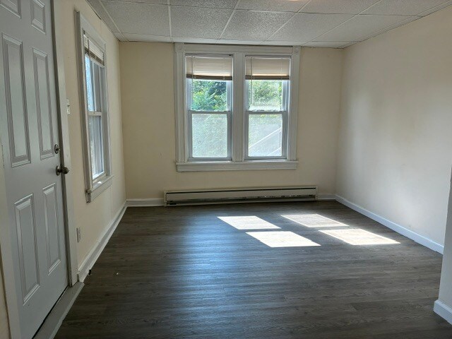 Building Photo - 13 Maple Ave