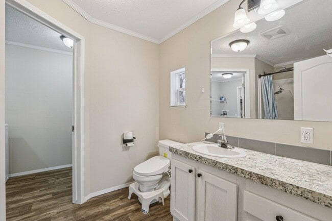 Building Photo - 4704 47th Ave