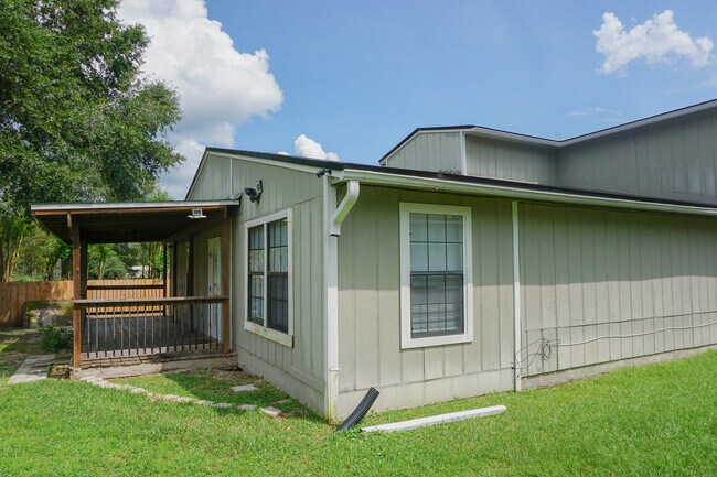 Building Photo - 111 Palmetto Dr