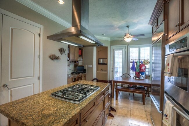 Building Photo - 1043 Memorial Village Dr