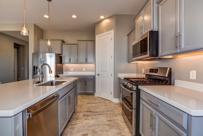 Building Photo - Beautiful large 3x2 home in Granite Dells Estates