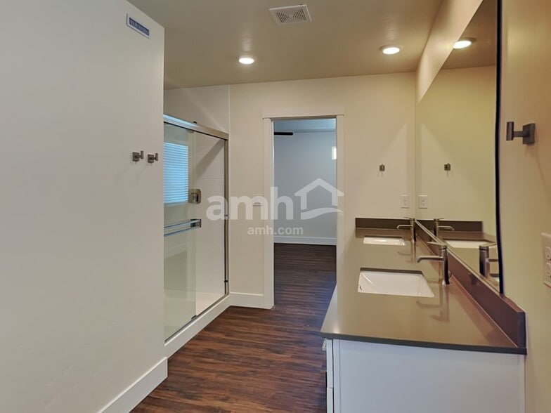 Building Photo - 4053 N Keklik Ave