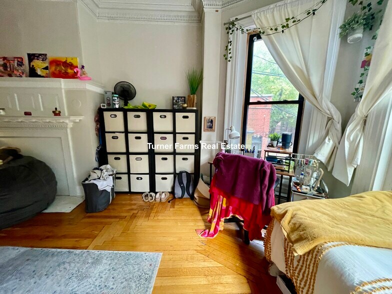 Building Photo - 42 Fenway