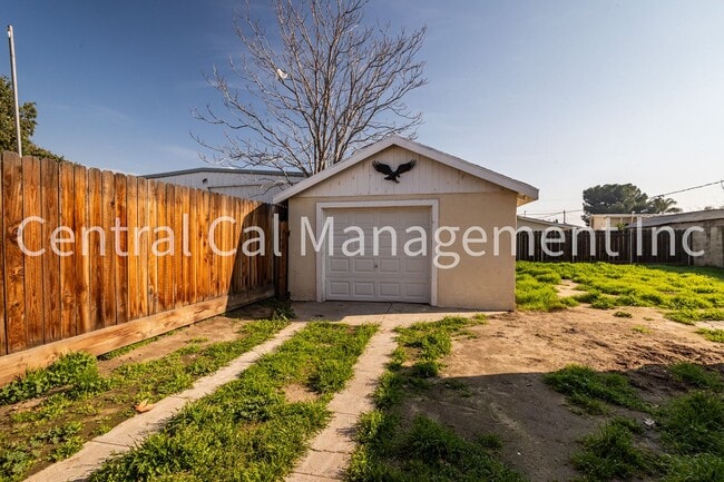 Building Photo - 2 Bedroom/1 Bath Home - $1395 Per Month!