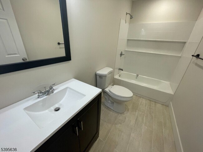 Building Photo - 119-121 Lewis St