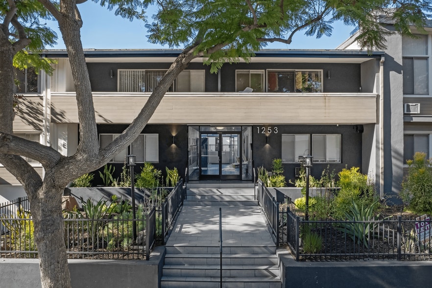 Primary Photo - 1253 Havenhurst Drive