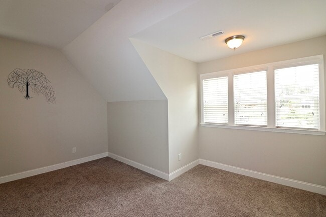 Building Photo - "Spacious 4-Bedroom Gem with 3.5 Baths and...