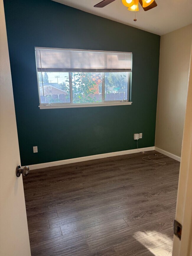 Building Photo - 565 Pepper Dr