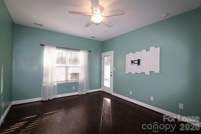 Building Photo - 2090 Shady Pond Dr
