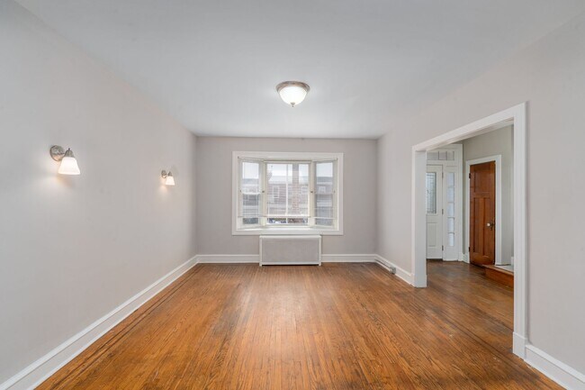 Building Photo - 3-Bedroom, 1.5 Bathroom Home in Belair-Edison