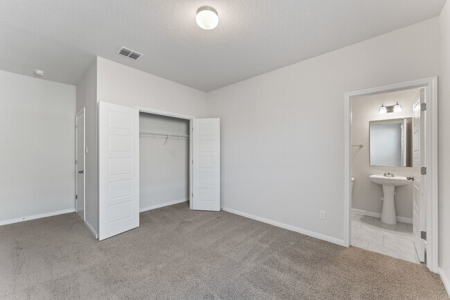 Building Photo - 229 Stag Way