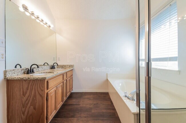 Building Photo - 4108 Creekmeadow Dr