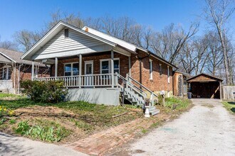 Building Photo - Spacious 2 bedroom 2 bath house