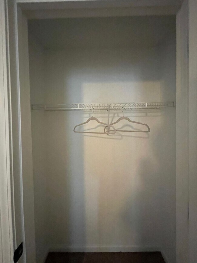 Building Photo - Foxchase Subdivision! END UNIT CLOSE TO COMMUNITY POOL