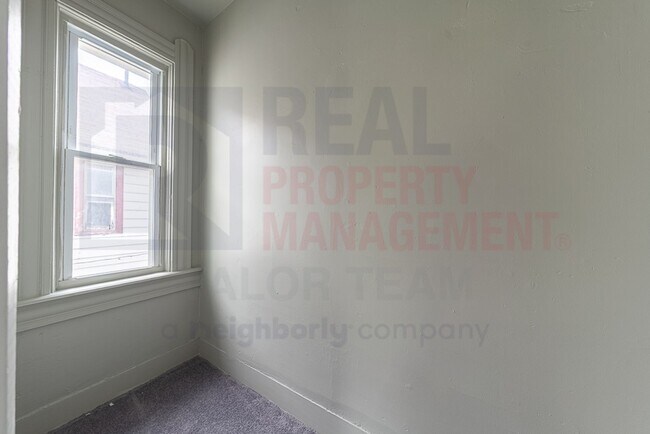 Building Photo - 1079 E 68th St