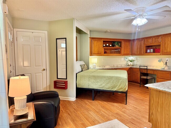 Building Photo - 1311 Antoine Dr