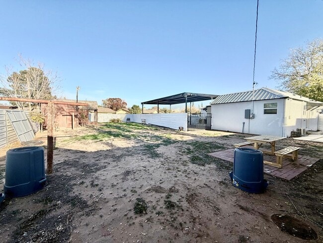 Building Photo - 200 Santa Rita Dr