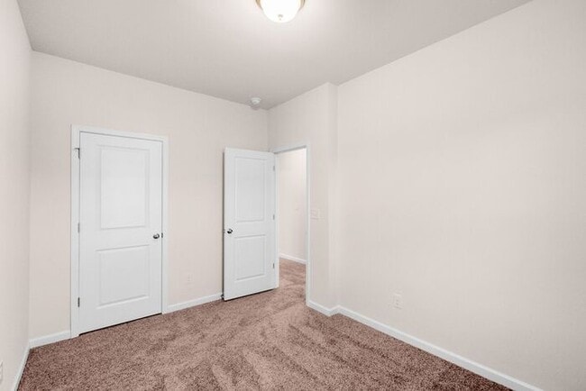 Building Photo - Beautiful Brand New 3 Bedroom 2.5 Bath Townhome in Hickory Glen!