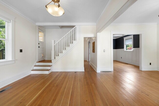 Building Photo - Beautifully Restored 3-Bedroom Home in Historic Section of Oregon City