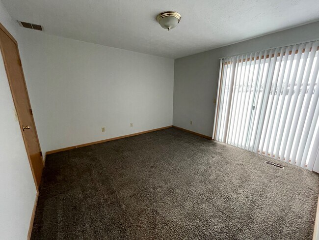 Building Photo - 232 Elizabeth Dr