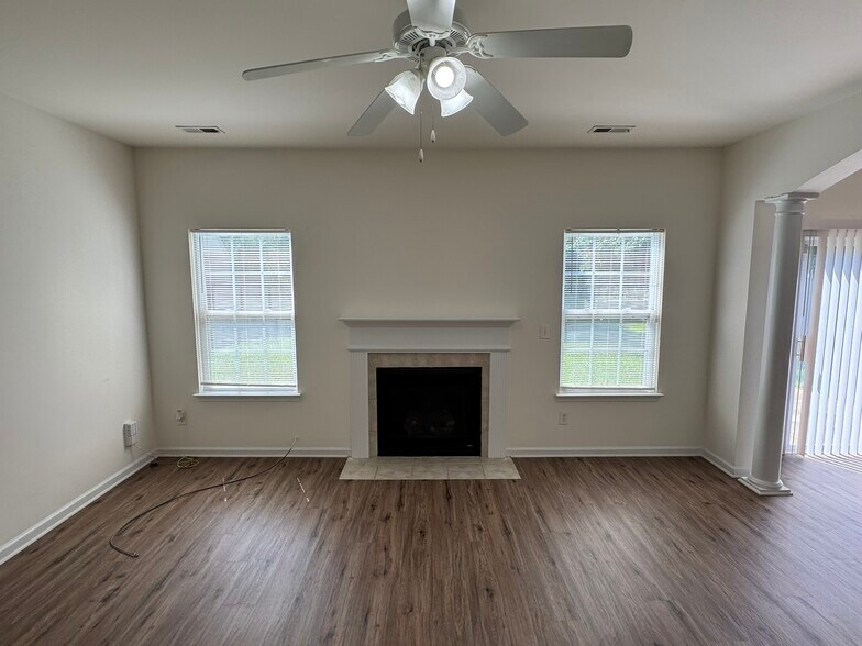Building Photo - 2818 Oakdale Pasture Dr