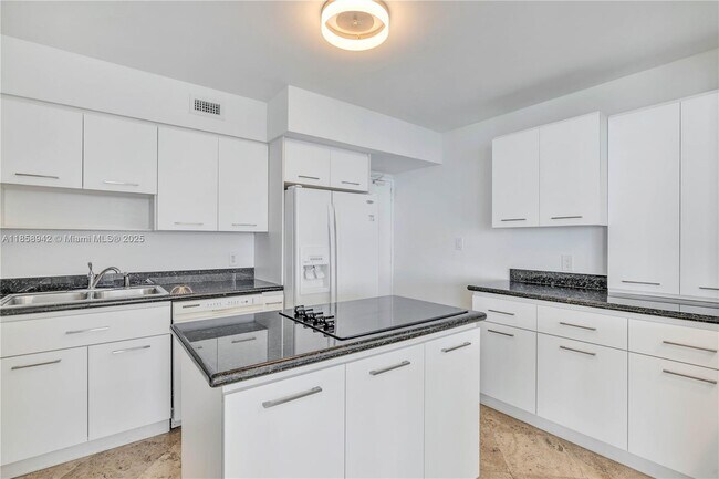 Building Photo - 5151 Collins Ave