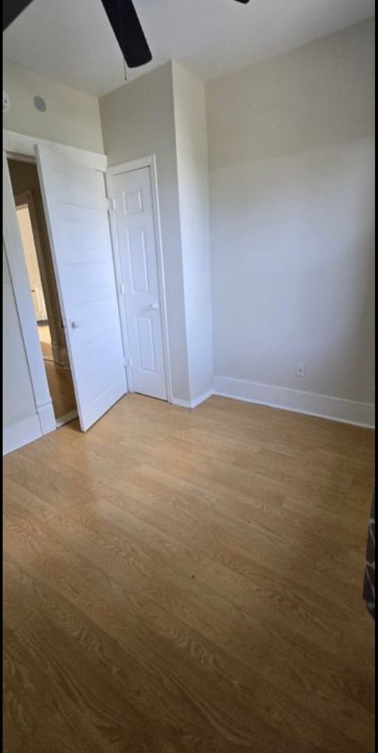 Building Photo - 3 Bedroom || 1 Bathroom Upstairs Duplex Unit