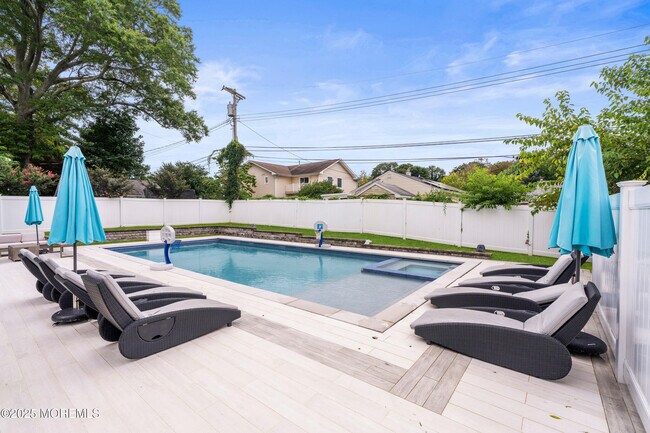 Building Photo - 250 Alpern Ave