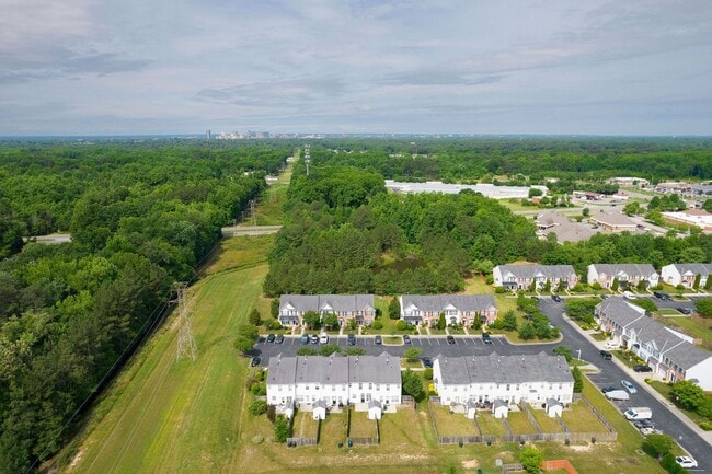 Building Photo - Well-maintained townhouse in Richmond