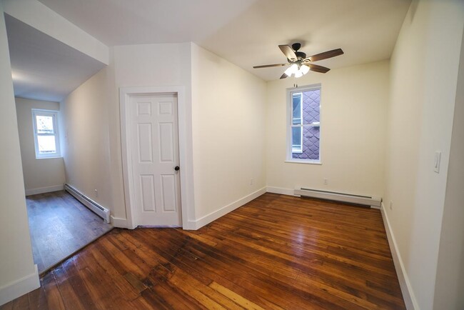 Building Photo - 206 48th St