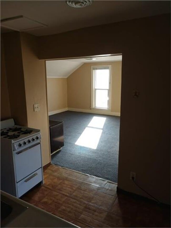 Building Photo - 340 4th Ave