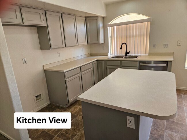 Building Photo - 4 BRM, 2 BA. HOME IN VAL VISTA PLACE in GI...