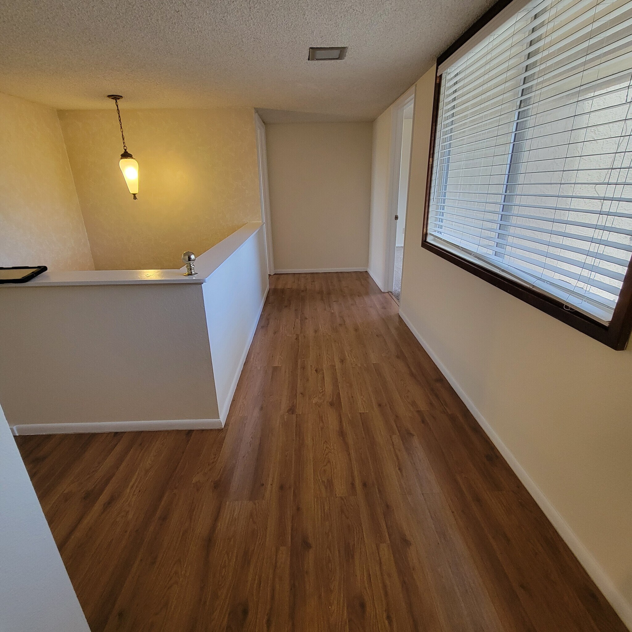 Building Photo - 2150 E Ellis Dr
